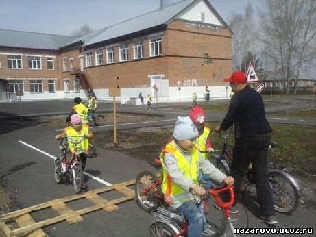  Маленькие велосипедисты изучали ПДД в Автогородке