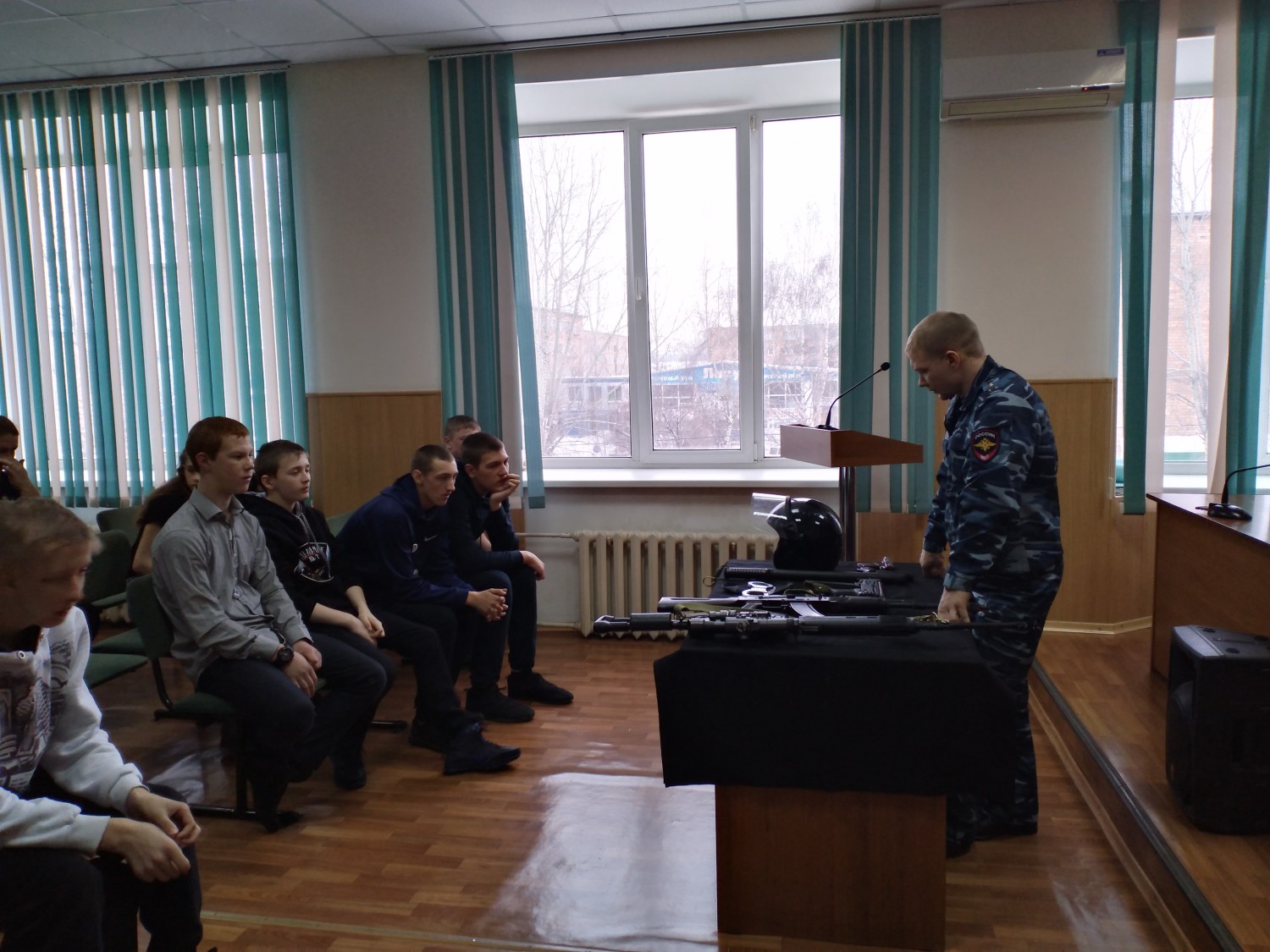 Встреча учащихся класса правой направленности с сотрудниками МО МВД России «Назаровский»